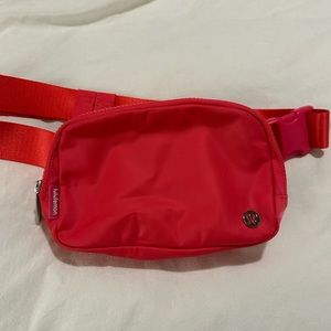 Lululemon eveywhere belt bag pink